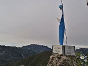 54 Alla Madonna delle cime in vetta al Corno Zuccone (1458 m) con vista in Resegone
